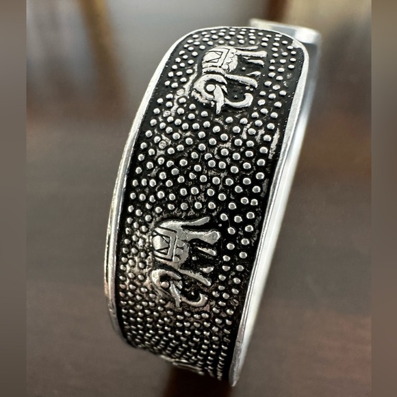 Silver bracelet, happy elephants. - Picture 5 of 13